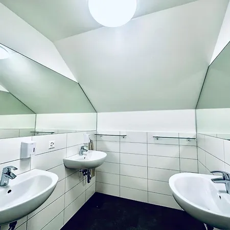 Monteurzimmer - Worker's - Zimmerzuvermieten In Be Apartamento